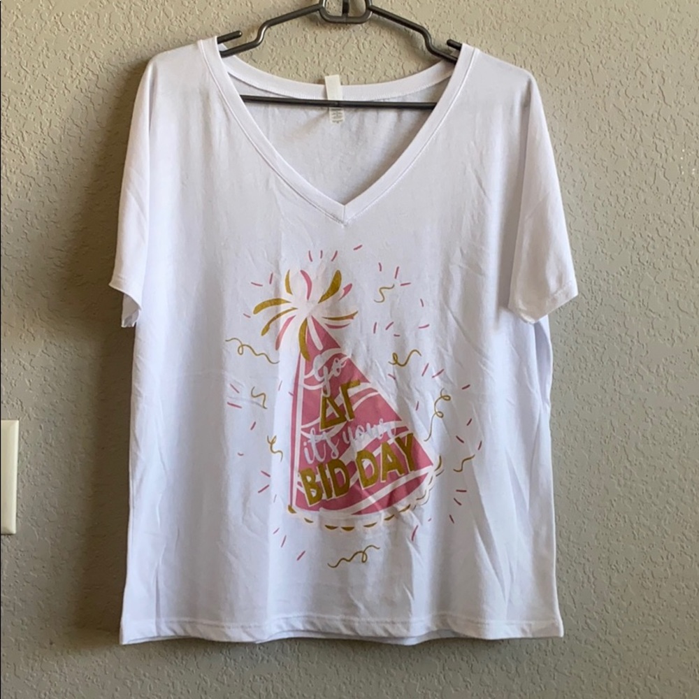 Delta gamma bid day Bella v neck size M